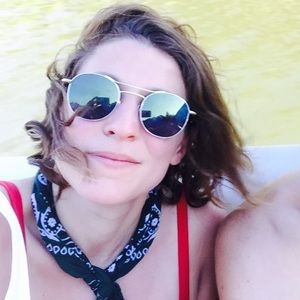 Meet your Posher, Emily